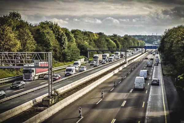 Leitsysteme auf einer Autobahn