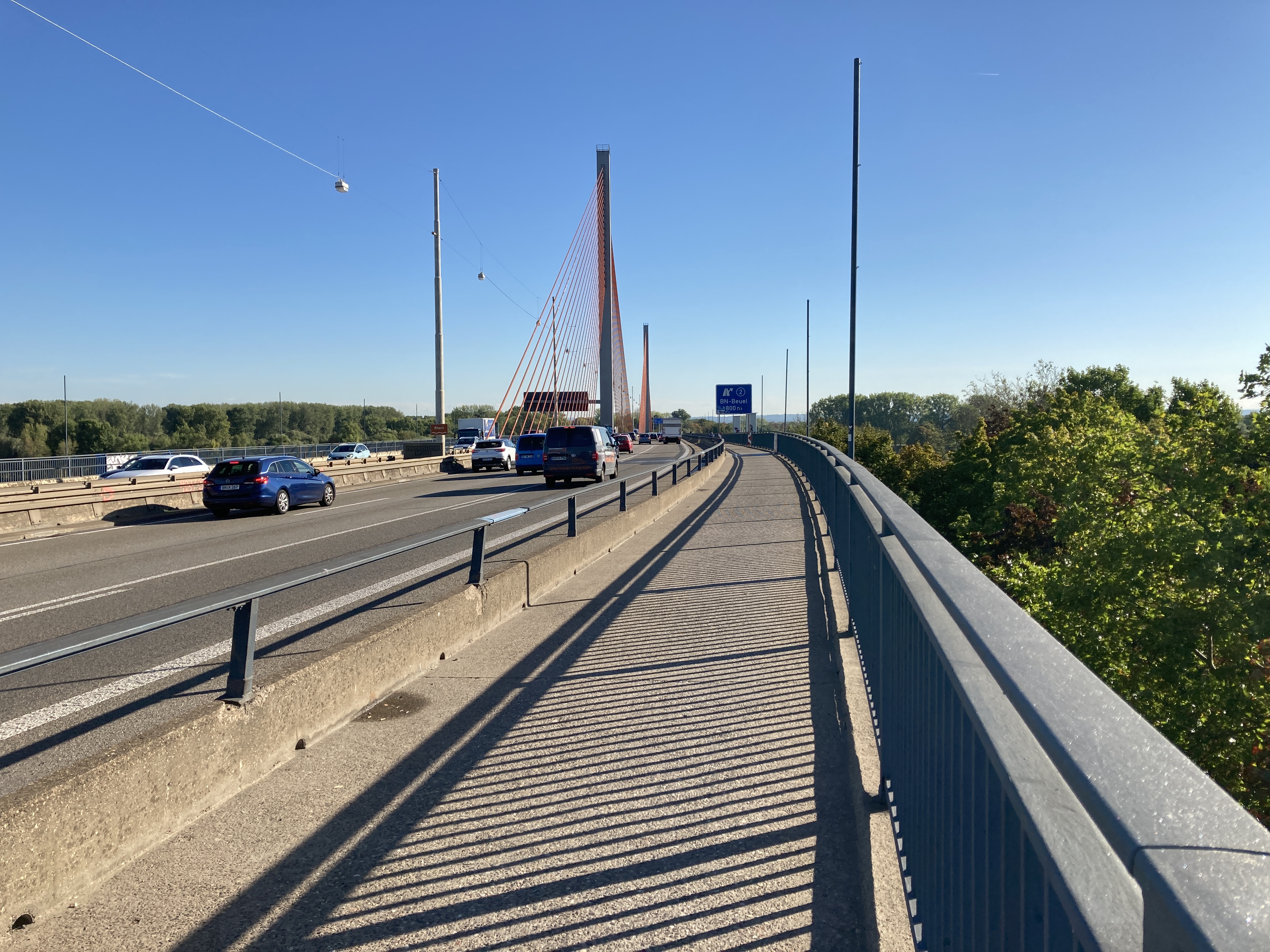 Nordbrücke in Fahrtrichtung Bonn-Beuel